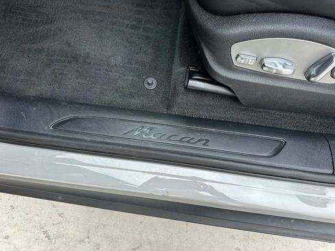 Certified 2024 Porsche Macan AWD/4WD image 22
