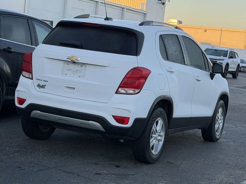 Used 2022 Chevrolet Trax LT w/ LT Convenience Package image 3