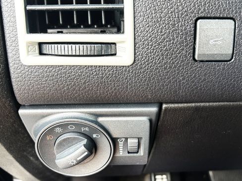 Used 2010 Lincoln MKX AWD image 17