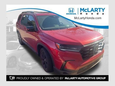 Used 2025 Honda Pilot Black Edition image 1