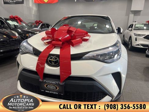 Used 2021 Toyota C-HR XLE image 1