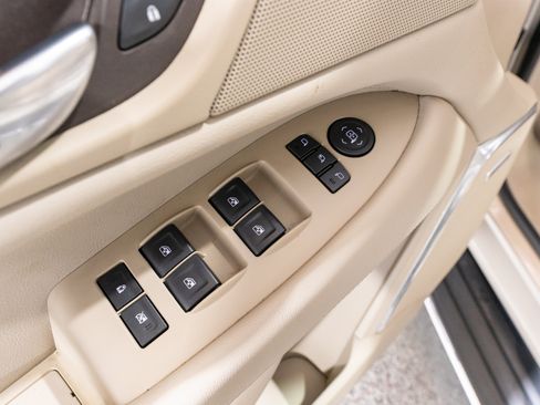 Used 2016 Cadillac Escalade Luxury RWD image 14