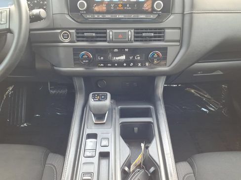 Used 2023 Nissan Pathfinder S FWD image 12