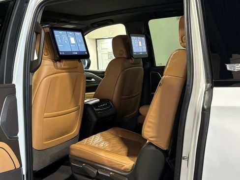 Used 2021 Cadillac Escalade ESV Sport w/ Driver Assist Tech Package AWD/4WD image 17