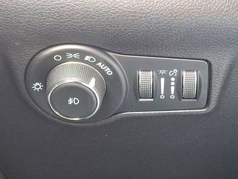 Used 2022 Jeep Compass Limited image 23