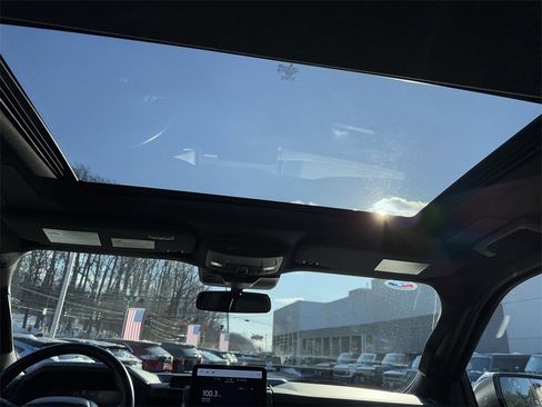 Used 2024 Ford Expedition Platinum image 23