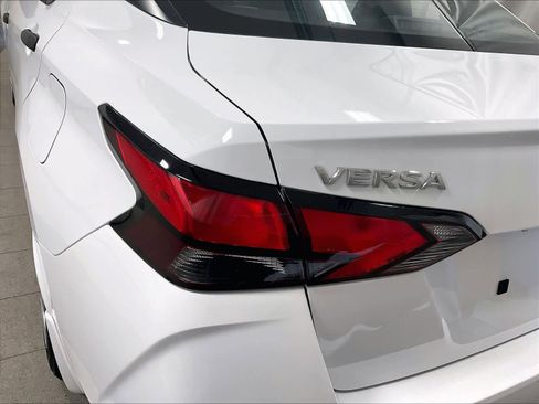 Used 2025 Nissan Versa S w/ Trunk Package image 32