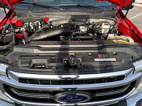 Certified 2022 Ford F250 Lariat w/ Chrome Package image 32