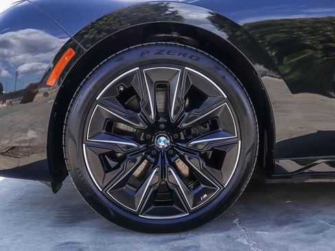 Used 2023 BMW i7 xDrive60 AWD/4WD image 13