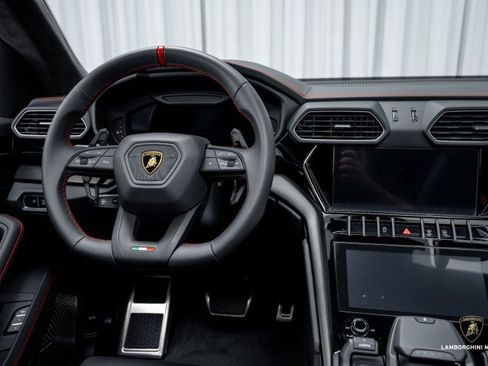 Used 2024 Lamborghini Urus S image 39
