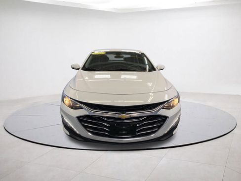 Used 2019 Chevrolet Malibu LT image 2