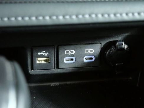 Used 2024 Toyota Highlander LE AWD/4WD image 22