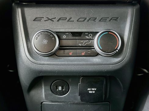 Used 2025 Ford Explorer Platinum w/ LUX Leather Package AWD/4WD image 28