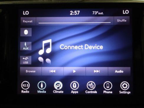 Used 2018 Chrysler Pacifica Touring-L FWD image 19