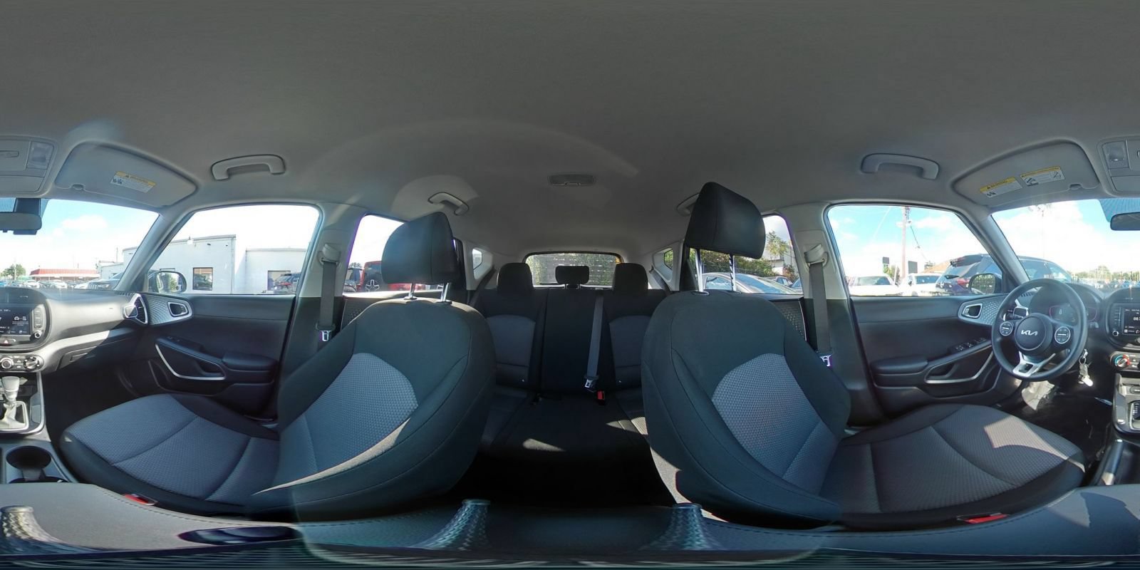 Used 2025 Kia Soul LX w/ LX Technology Package FWD image 39