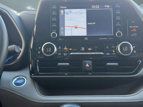 Used 2020 Toyota Highlander Limited image 22