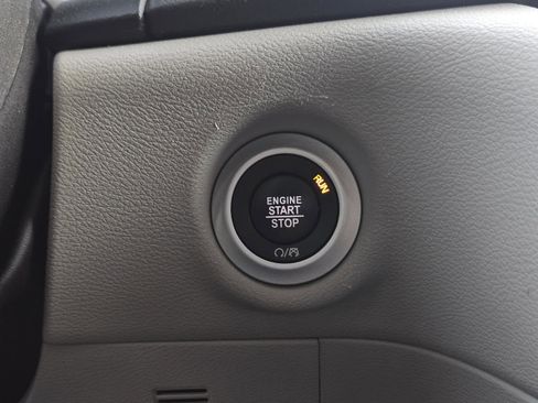 Used 2023 Chrysler Voyager LX image 21