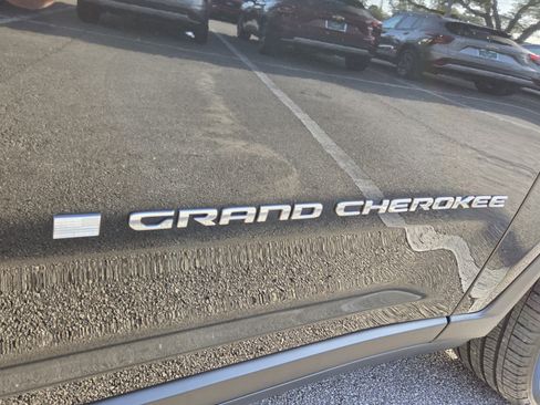 Used 2023 Jeep Grand Cherokee L Limited RWD image 21