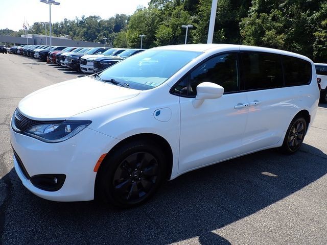 Certified 2020 Chrysler Pacifica Touring w/ S Appearance Package FWD image 2