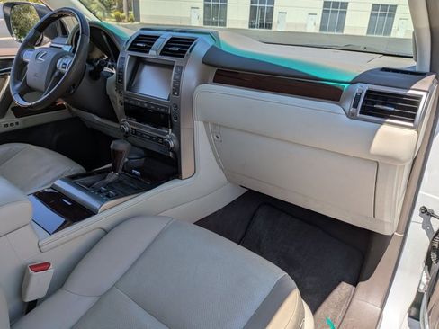 Used 2018 Lexus GX 460 Premium w/ Premium Package AWD/4WD image 23