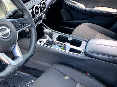 Used 2025 Nissan Sentra SV FWD image 16