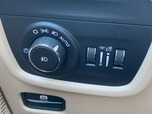 Used 2025 Jeep Grand Cherokee Limited image 15