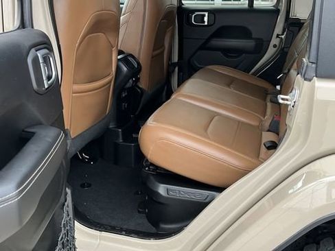 Used 2022 Jeep Wrangler Unlimited Sahara AWD/4WD image 20