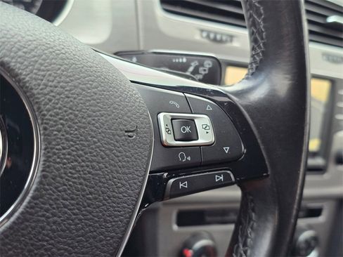 Used 2016 Volkswagen Golf S image 35