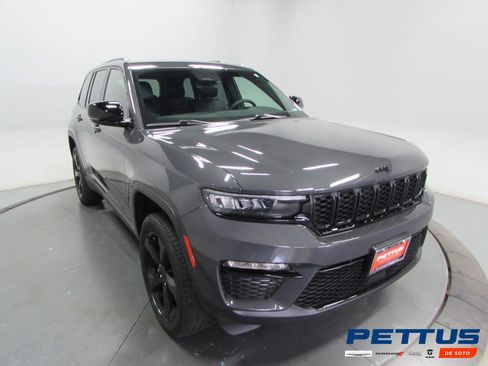 Used 2025 Jeep Grand Cherokee Limited w/ Black Appearance Package AWD/4WD image 1