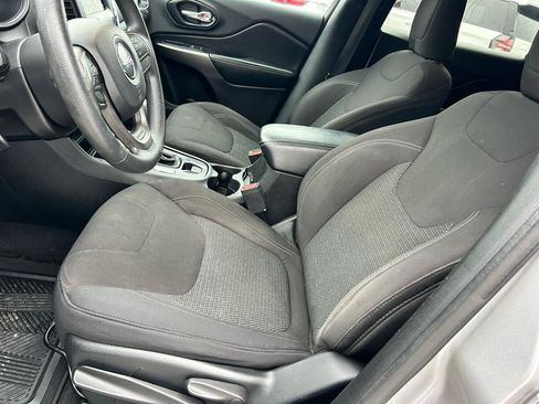 Used 2019 Jeep Cherokee Latitude w/ Popular Appearance Group image 7