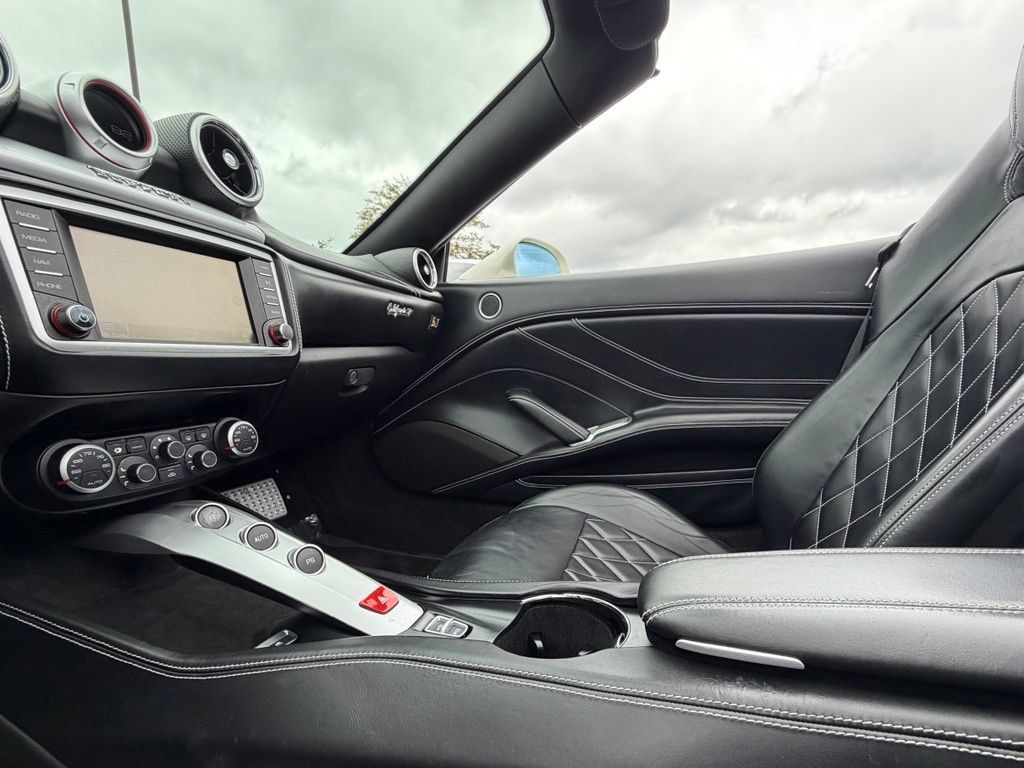 Used 2015 Ferrari California T RWD image 61