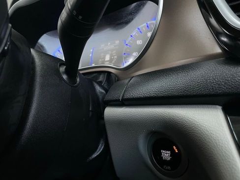 Used 2022 Chrysler Voyager LX image 22