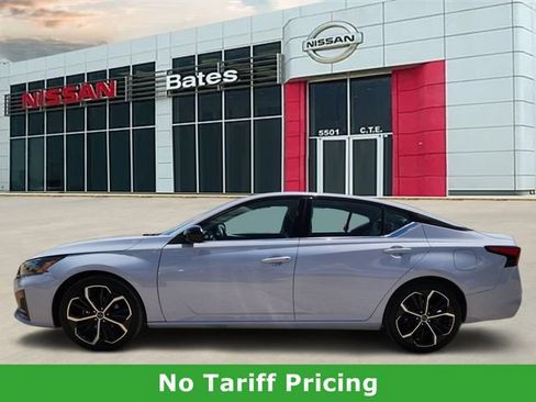 Used 2024 Nissan Altima 2.5 SR FWD image 3