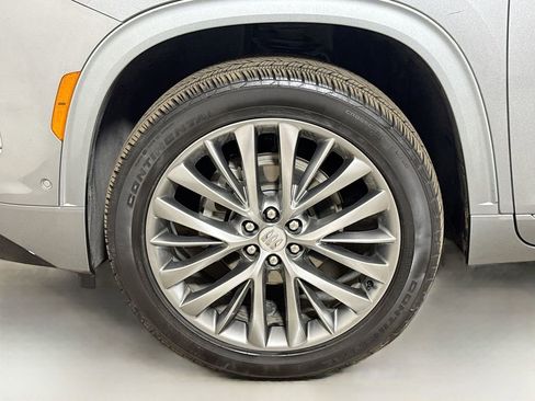 Certified 2025 Buick Enclave Avenir image 32