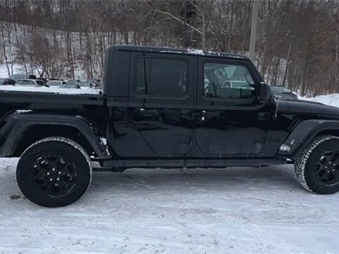 Used 2022 Jeep Gladiator Willys image 9