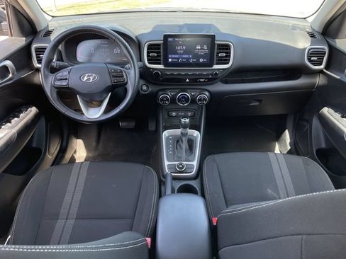 Used 2024 Hyundai Venue SEL FWD image 9
