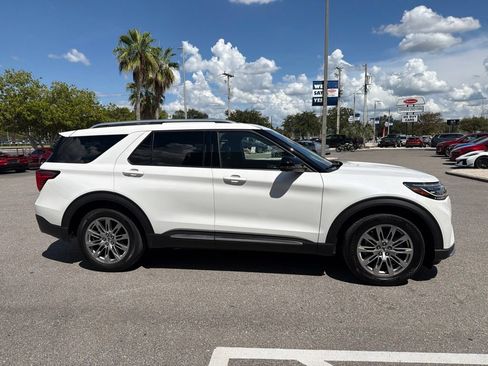 Used 2025 Ford Explorer Platinum RWD image 12
