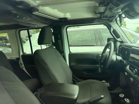Used 2024 Jeep Wrangler Sport S image 4