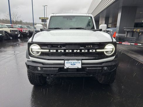 New 2025 Ford Bronco Outer Banks w/ Sasquatch Package image 2