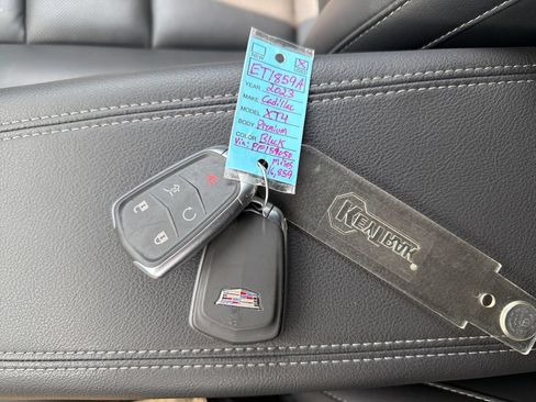 Used 2023 Cadillac XT4 Premium Luxury w/ Technology Package FWD image 27