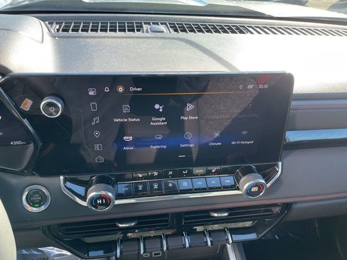 Used 2024 Chevrolet Colorado Z71 w/ Z71 Convenience Package 2 image 10