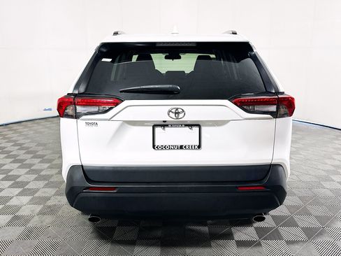 Used 2021 Toyota RAV4 XLE FWD image 4