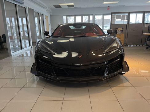 Used 2024 Chevrolet Corvette Z06 w/ Z07 Performance Package image 2