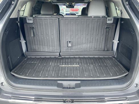 Used 2022 Toyota Highlander Platinum image 25
