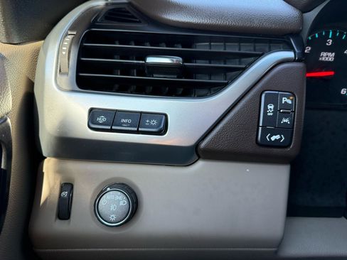 Used 2019 Chevrolet Suburban Premier image 30