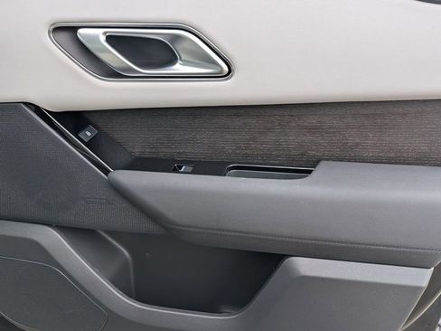 Used 2025 Land Rover Range Rover Velar S image 46