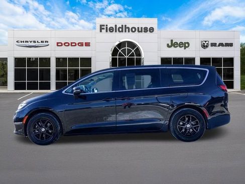 Used 2023 Chrysler Pacifica Touring-L image 16