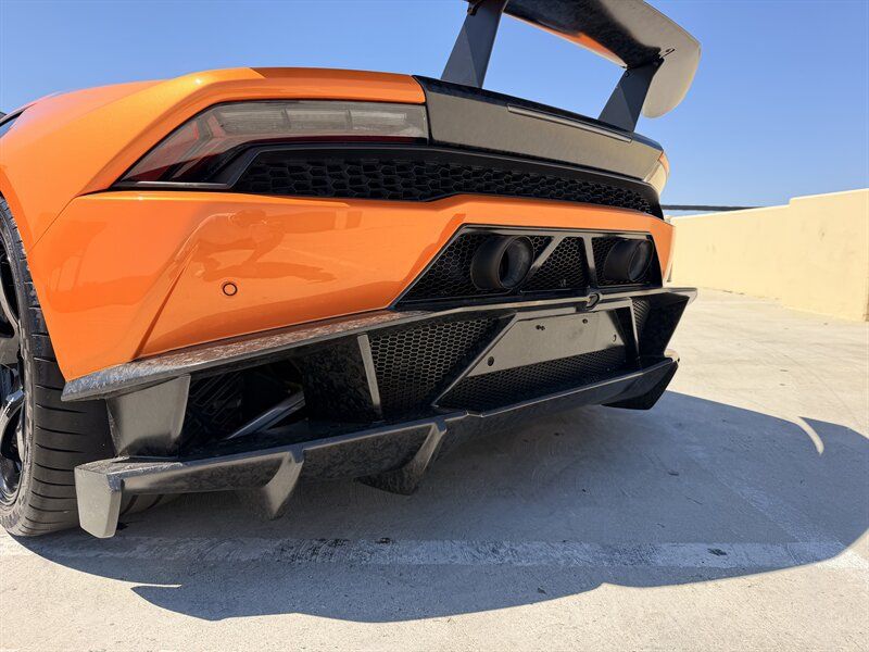 Used 2015 Lamborghini Huracan LP 610-4 AWD/4WD image 17
