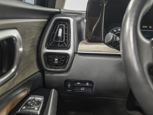 Used 2021 Kia Sorento SX Prestige image 18