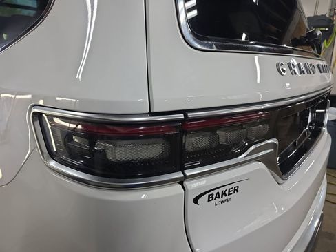 Used 2022 Jeep Grand Wagoneer Series I AWD/4WD image 39